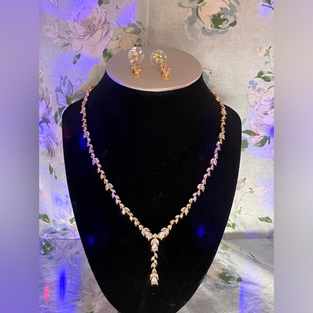 Bridal Marquise Teardrop Cubic Zirconia Pendant Necklace and Dangle Earrings Set